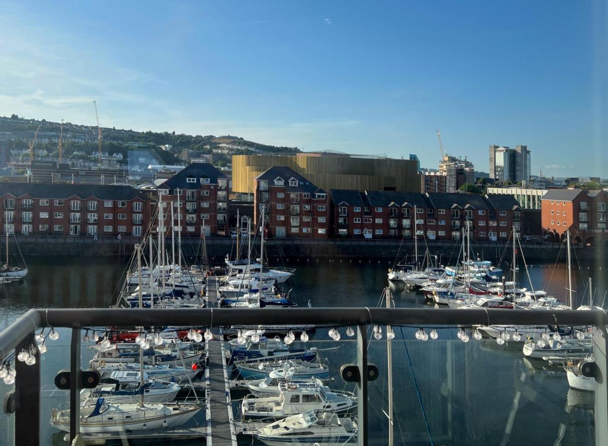 Elegant And Bright Seaside Apt In Swansea Marina 外观 照片